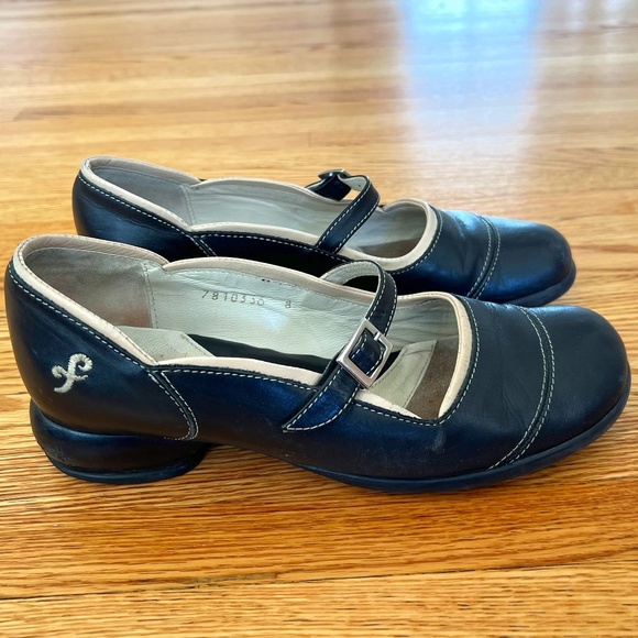 John Fluevog Shoes - John Fluevog Fellowship Sandra Rounded Toe Mary-Jane Shoes size US8
